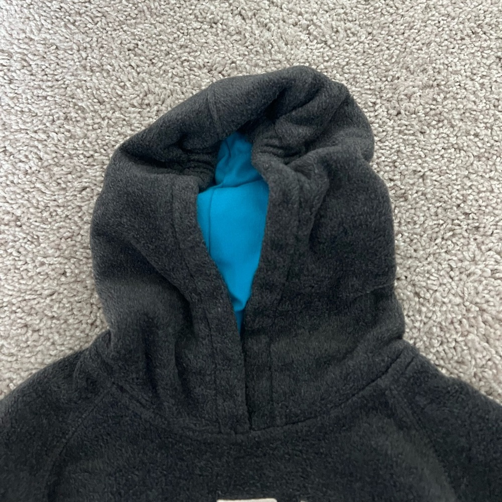 🔹GAP: Boy size 12-18 M, charcoal logo w/royal blue hoodie w/front pocket🔹 - Picture 4 of 9